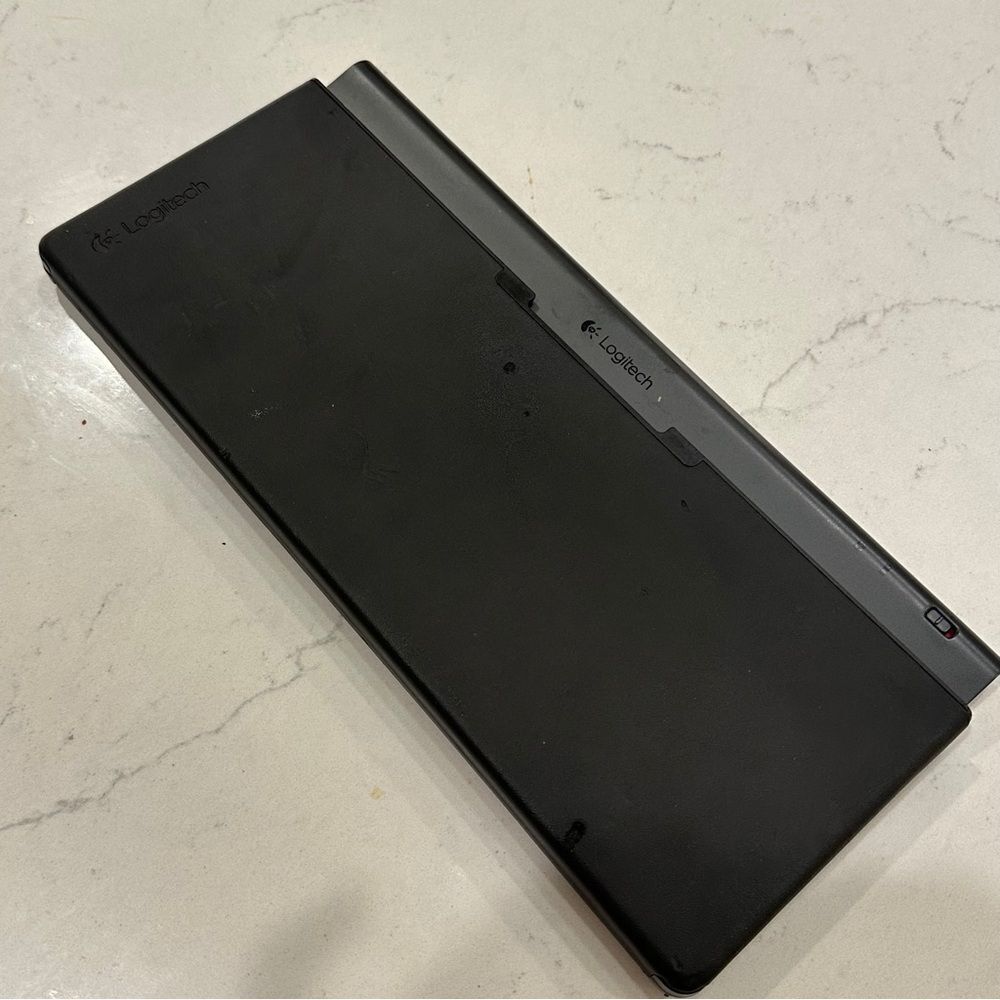 Logitech Wireless tablet Keyboard and stand - Picture 12 of 13